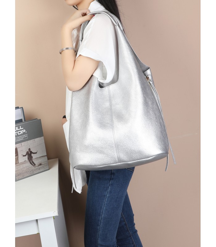 T11757 - Bolso estilo hongo con flecos a los lados amplio espacio interior