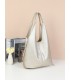 T11757 - Bolso estilo hongo con flecos a los lados amplio espacio interior