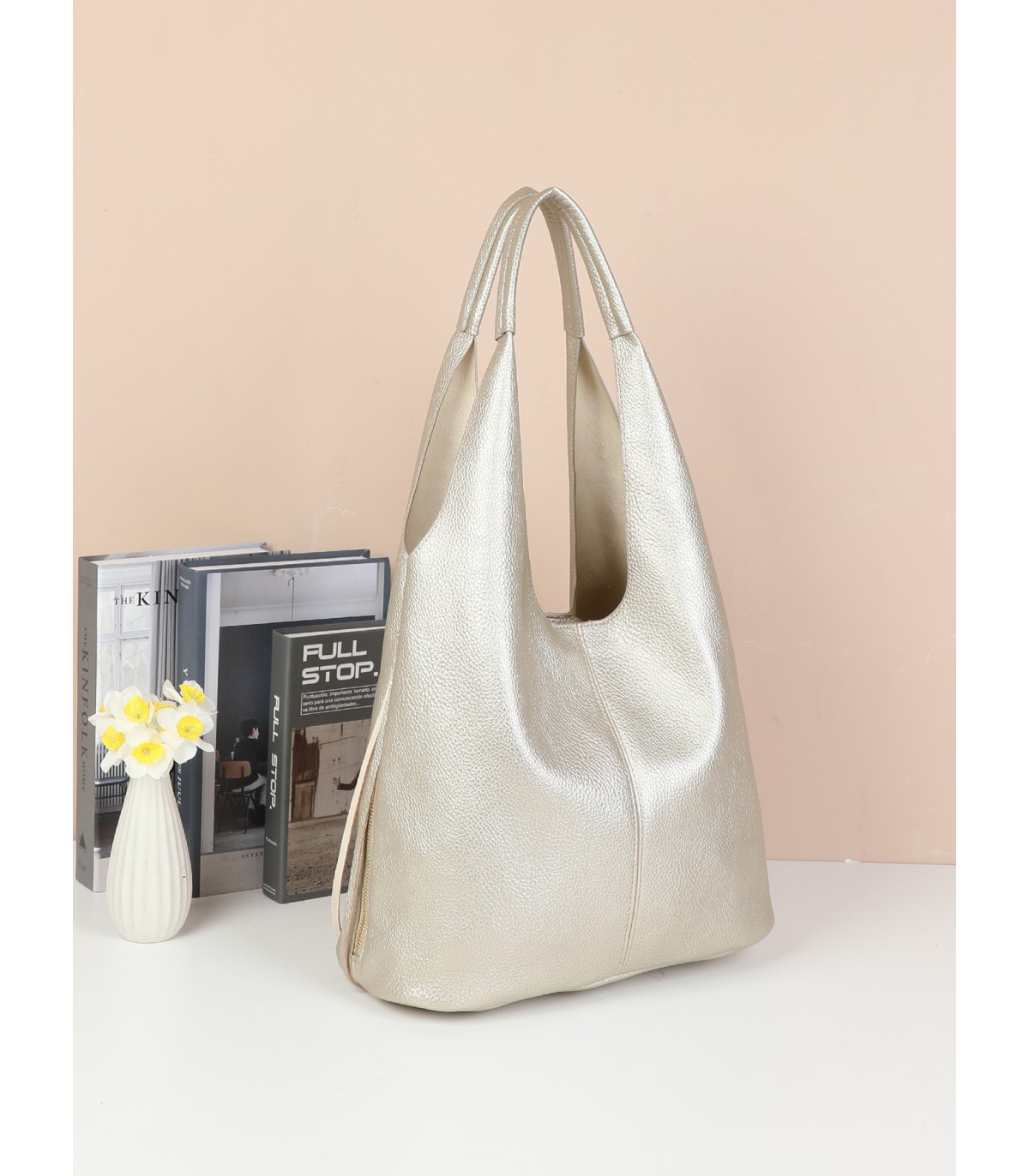 T11757 - Bolso estilo hongo con flecos a los lados amplio espacio interior