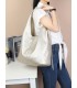 T11757 - Bolso estilo hongo con flecos a los lados amplio espacio interior
