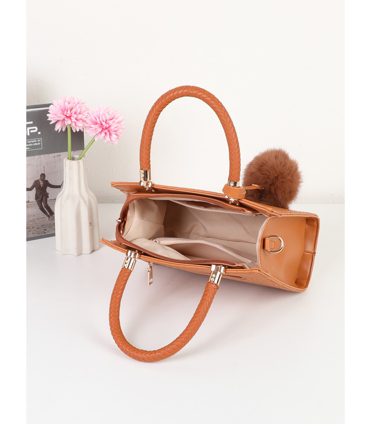 T11562 - Bolso bandolera con asas pequeñas y borla textura cuarteada