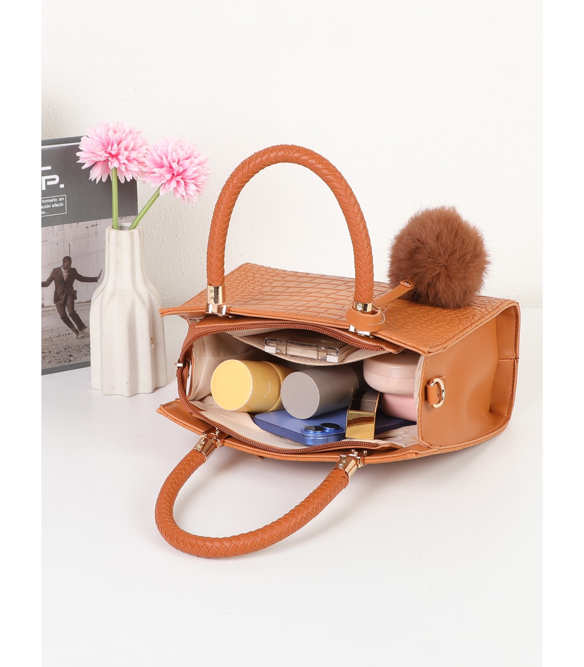 T11562 - Bolso bandolera con asas pequeñas y borla textura cuarteada