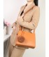 T11562 - Bolso bandolera con asas pequeñas y borla textura cuarteada