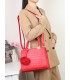 T11562 - Bolso bandolera con asas pequeñas y borla textura cuarteada