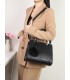 T11562 - Bolso bandolera con asas pequeñas y borla textura cuarteada