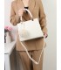 T11562 - Bolso bandolera con asas pequeñas y borla textura cuarteada