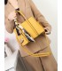 T11581 - Bolso bandolera con pañuelo y adornos dorados