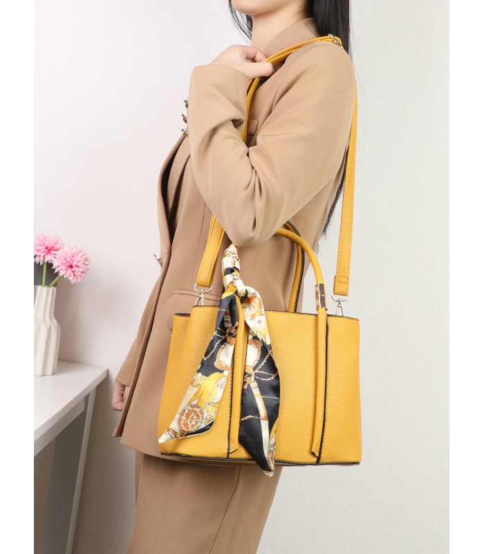 T11581 - Bolso bandolera con pañuelo y adornos dorados