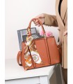 T11581 - Bolso bandolera con pañuelo y adornos dorados