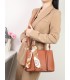 T11581 - Bolso bandolera con pañuelo y adornos dorados