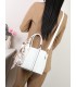 T11581 - Bolso bandolera con pañuelo y adornos dorados