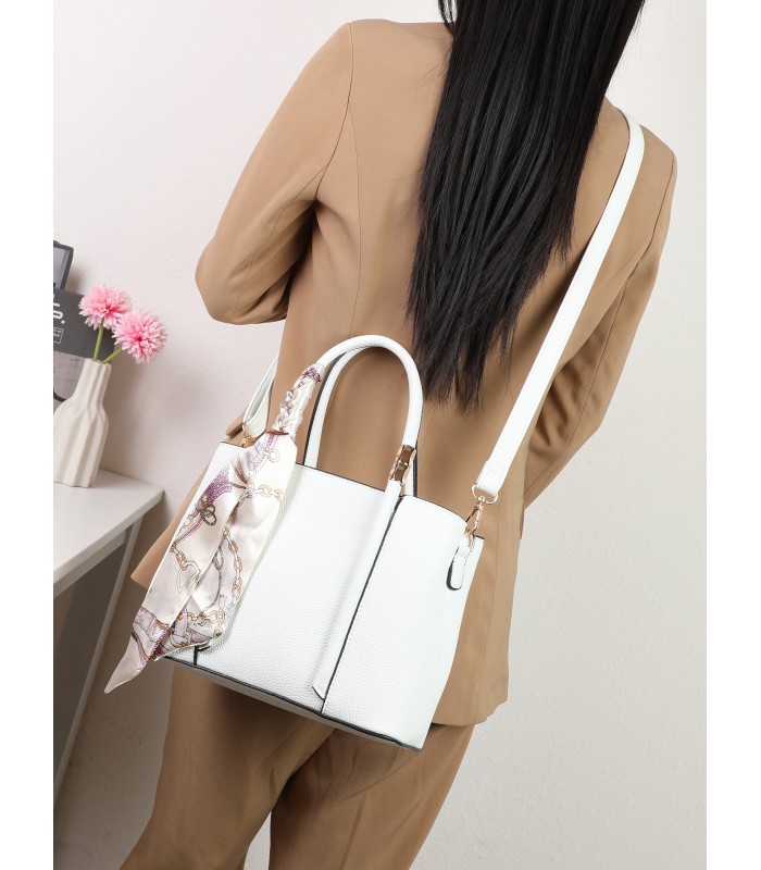 T11581 - Bolso bandolera con pañuelo y adornos dorados
