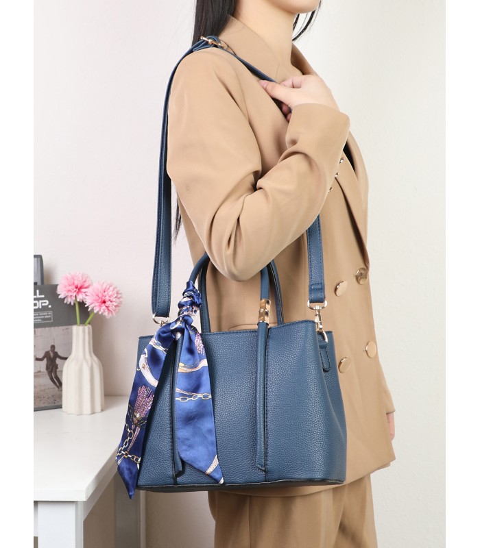 T11581 - Bolso bandolera con pañuelo y adornos dorados