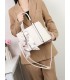 T11581 - Bolso bandolera con pañuelo y adornos dorados