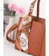 T11581 - Bolso bandolera con pañuelo y adornos dorados