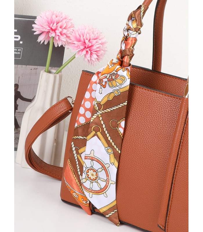 T11581 - Bolso bandolera con pañuelo y adornos dorados