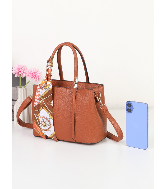 T11581 - Bolso bandolera con pañuelo y adornos dorados