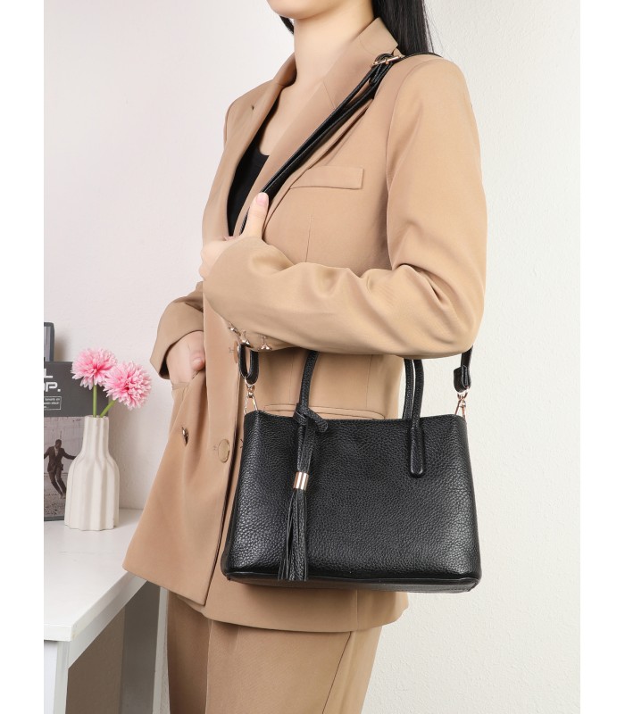 T11718 - Bolso bandolera con amplio espacio interior y asa para llevarlo junto con una bandolera a juego