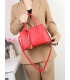 T11718 - Bolso bandolera con amplio espacio interior y asa para llevarlo junto con una bandolera a juego