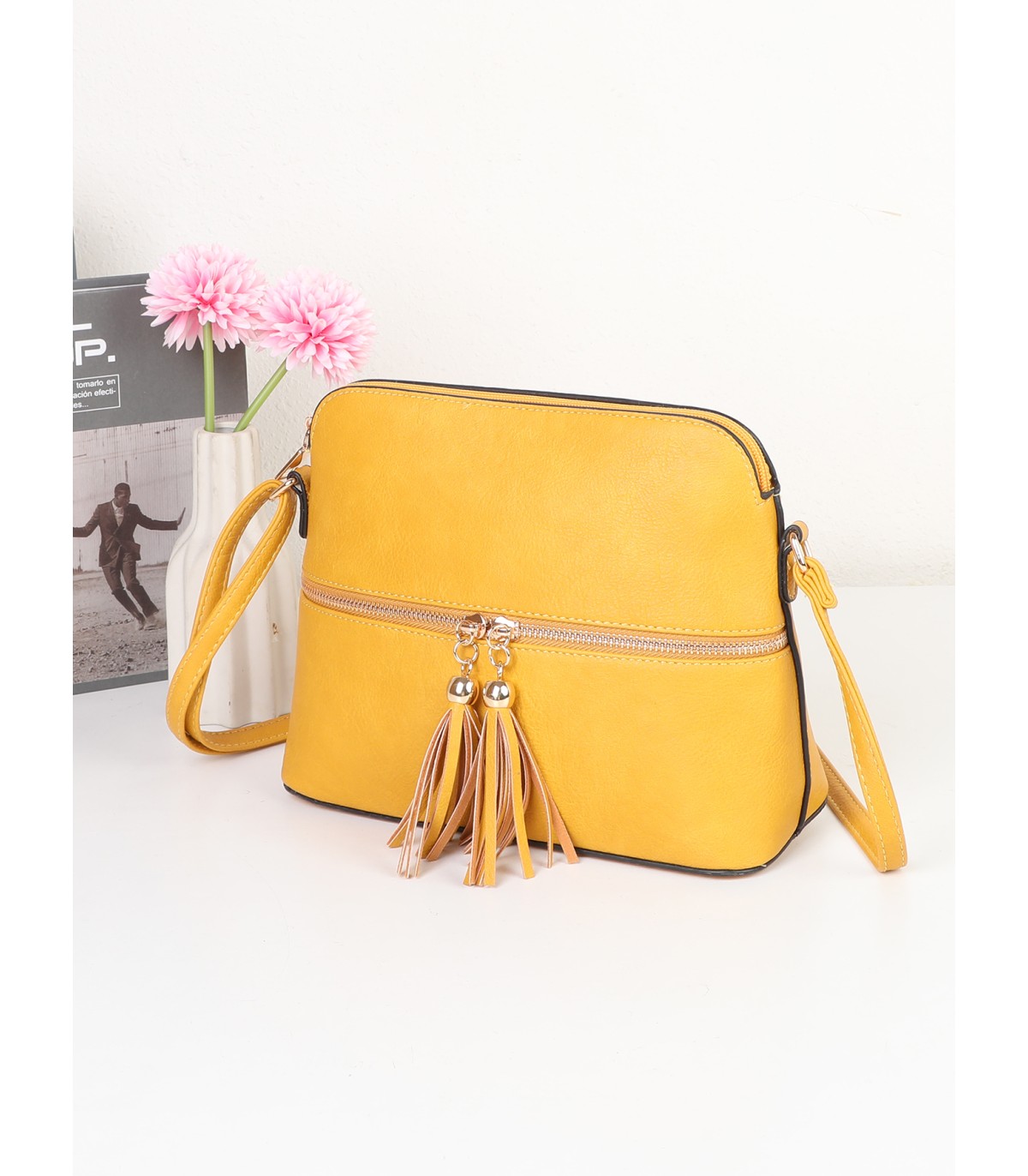 R9354-1- Bolso bandolera con borlas de adorno