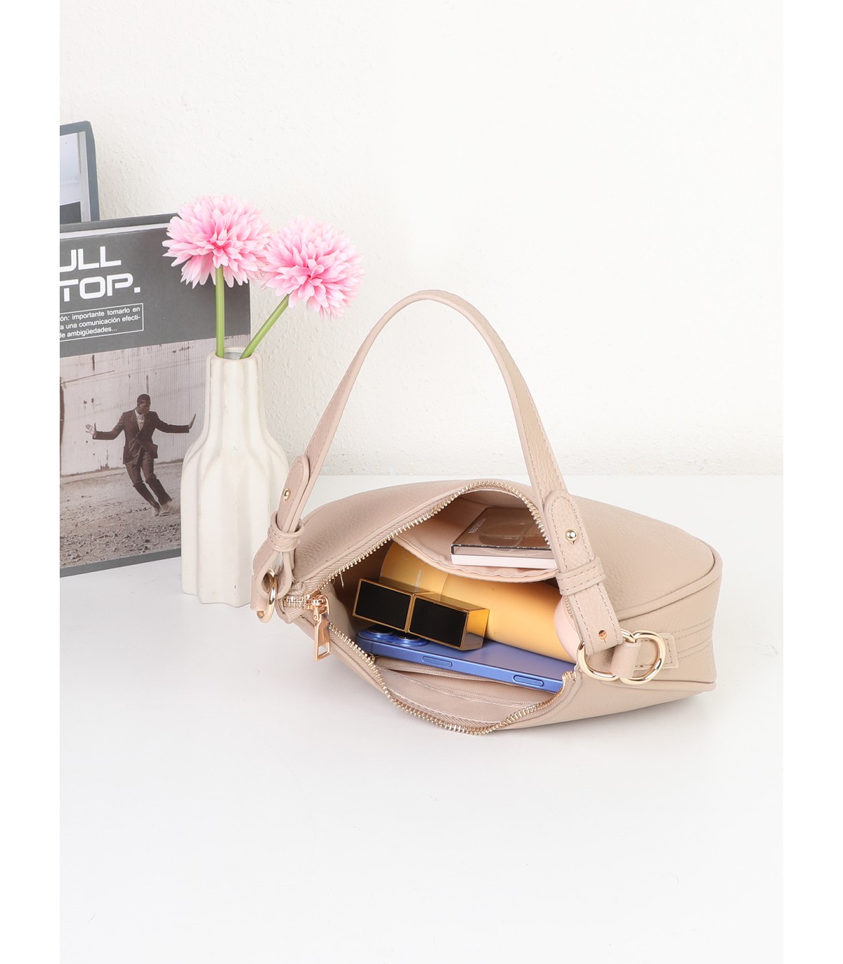 T11851 - Bolso de media luna con doble bandolera de cadena dorada
