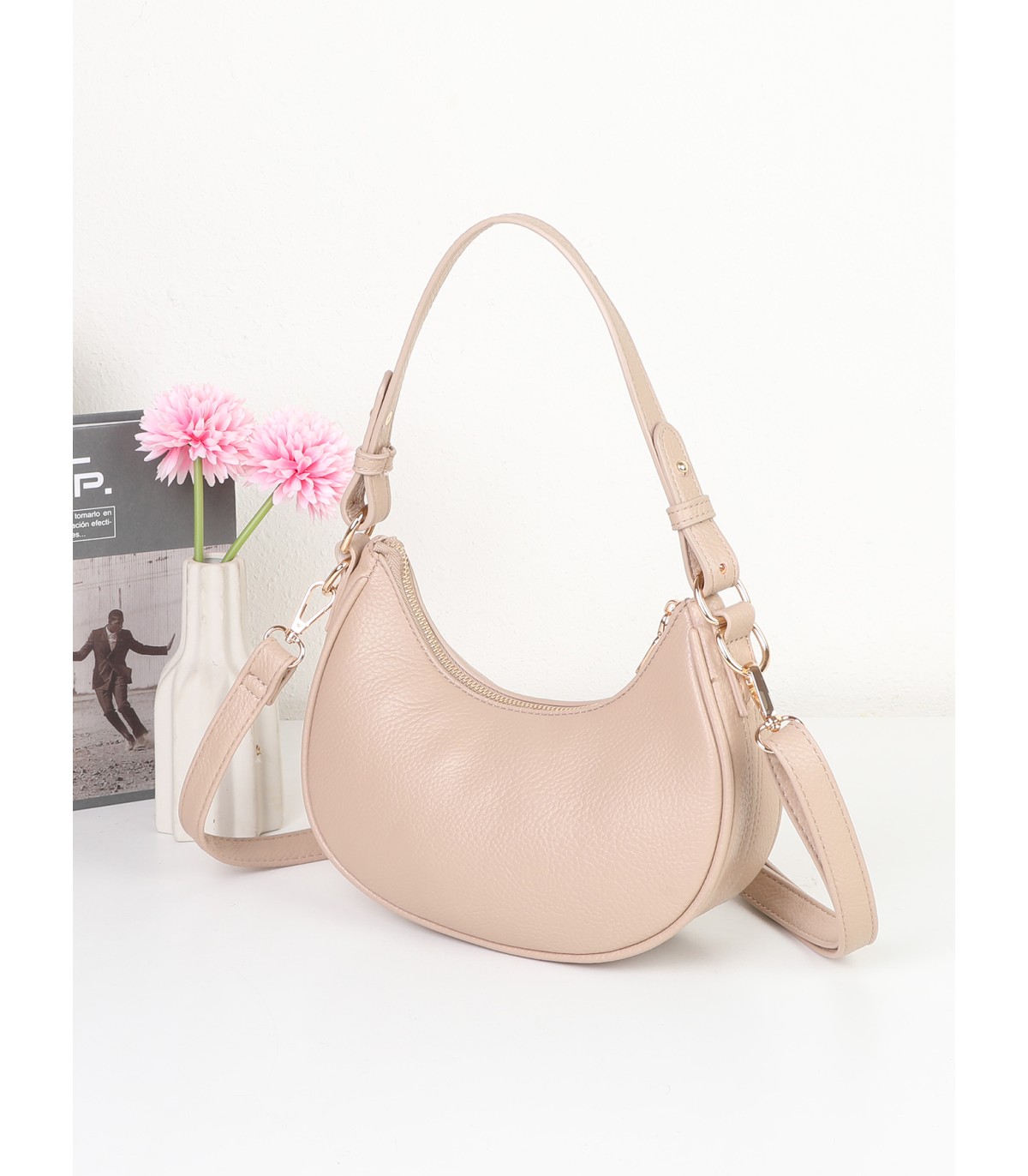 T11851 - Bolso de media luna con doble bandolera de cadena dorada