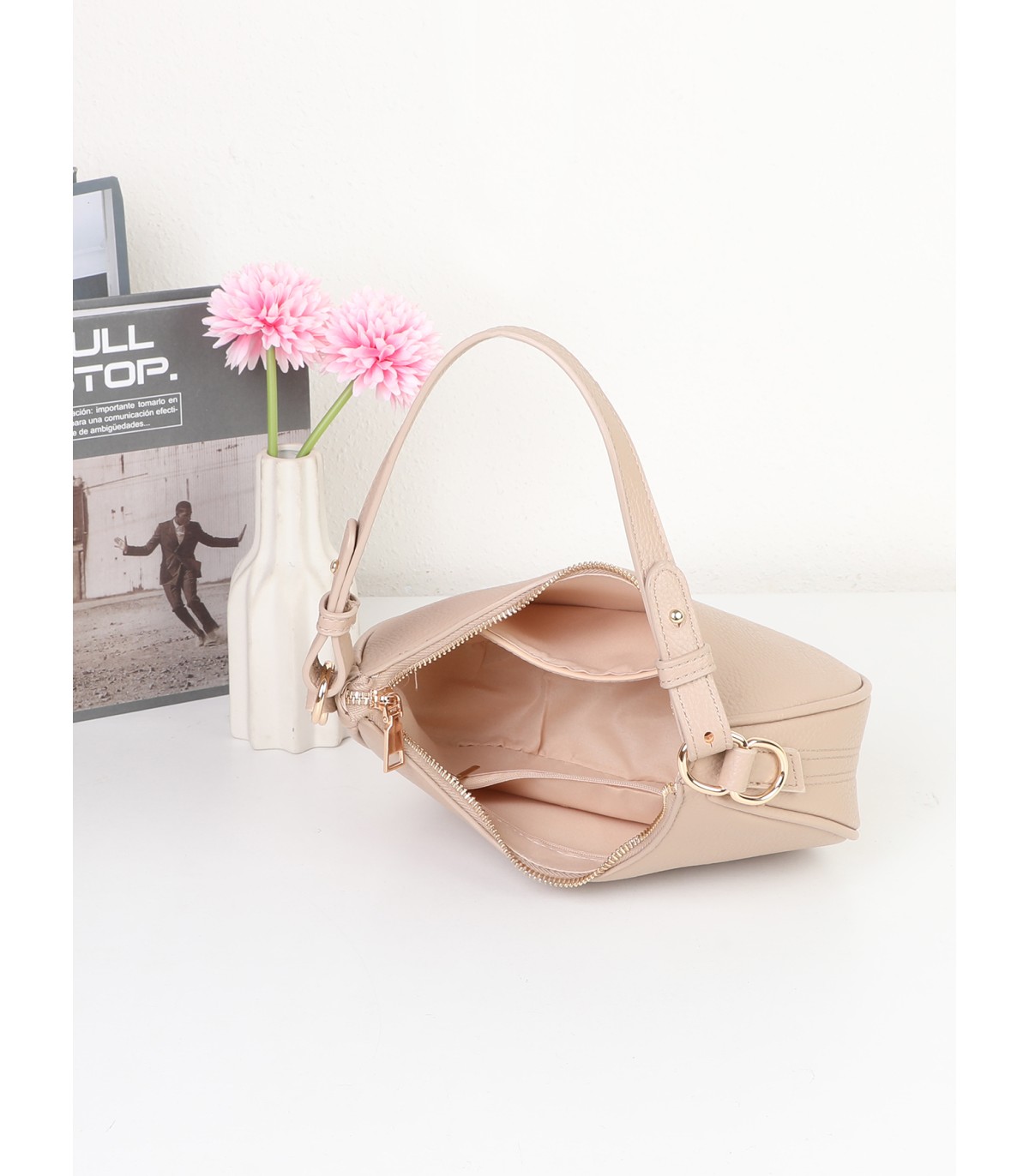 T11851 - Bolso de media luna con doble bandolera de cadena dorada
