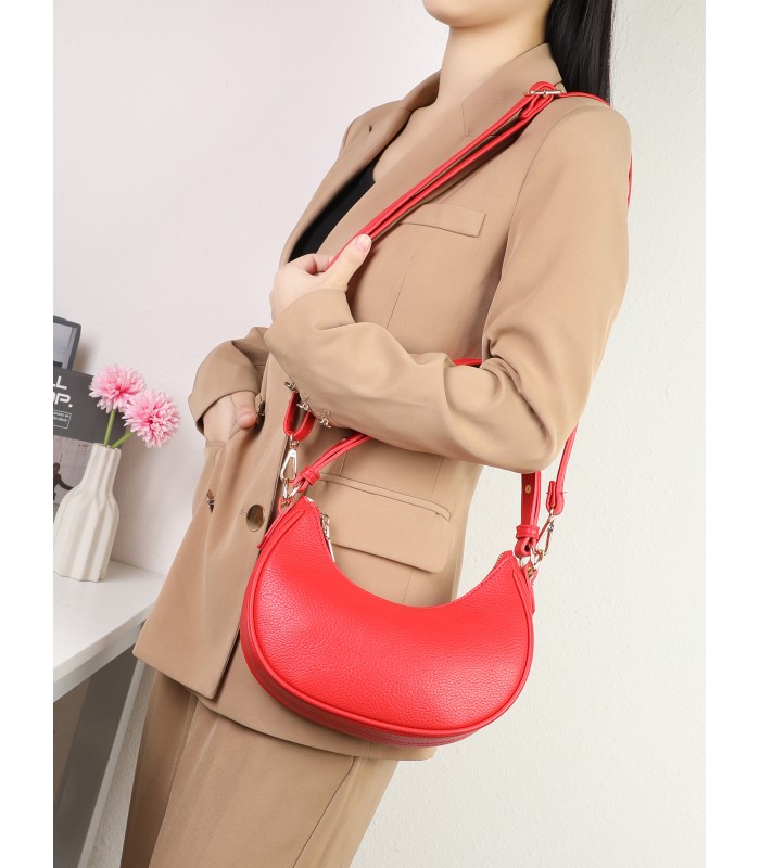 T11851 - Bolso de media luna con doble bandolera de cadena dorada