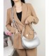 T11851 - Bolso de media luna con doble bandolera de cadena dorada