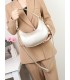 T11851 - Bolso de media luna con doble bandolera de cadena dorada
