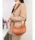 T11851 - Bolso de media luna con doble bandolera de cadena dorada