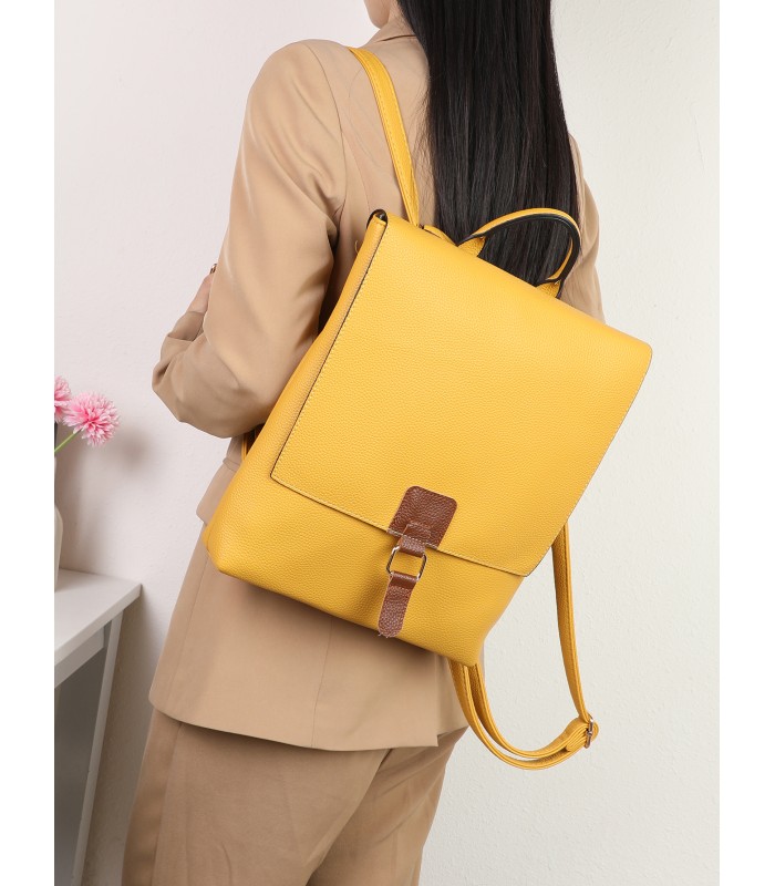 T11574 - Mochila rectangular con cierre de botón imantado
