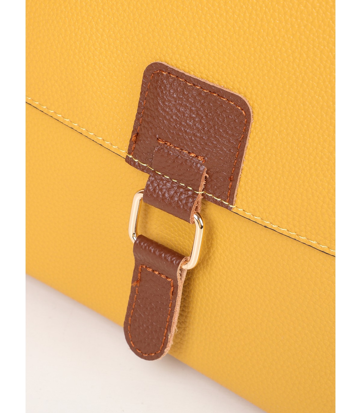 T11574 - Mochila rectangular con cierre de botón imantado