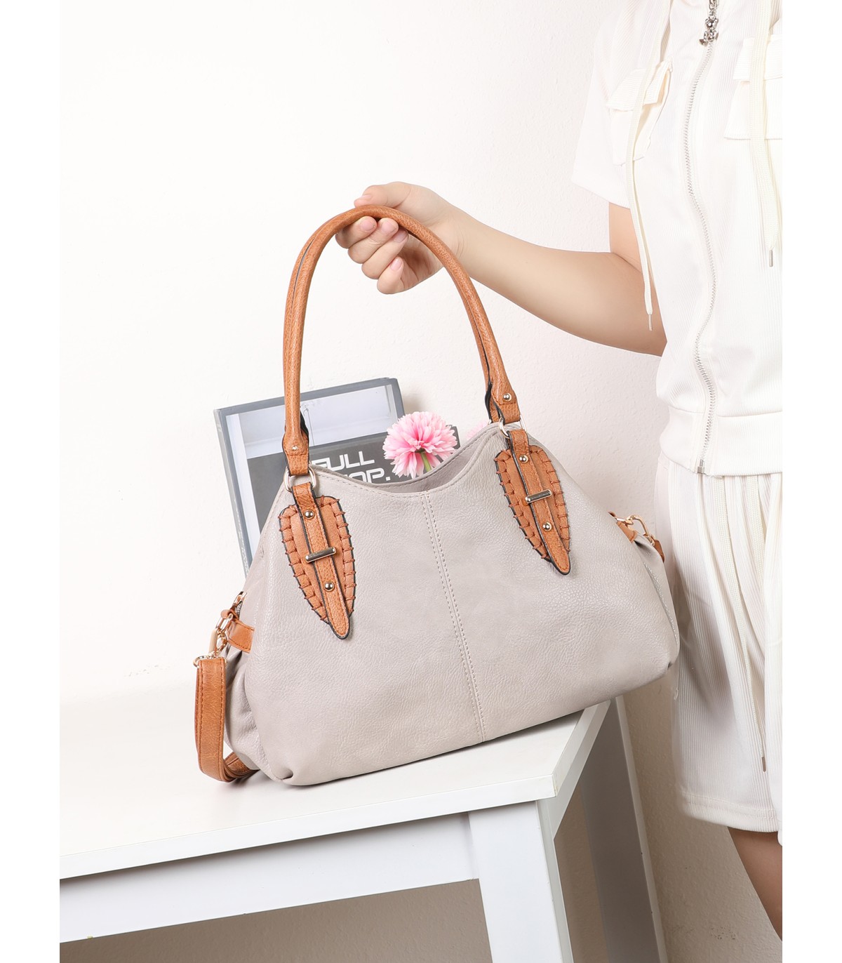 T11744 - Bolso con bandolera y varios compartimentos