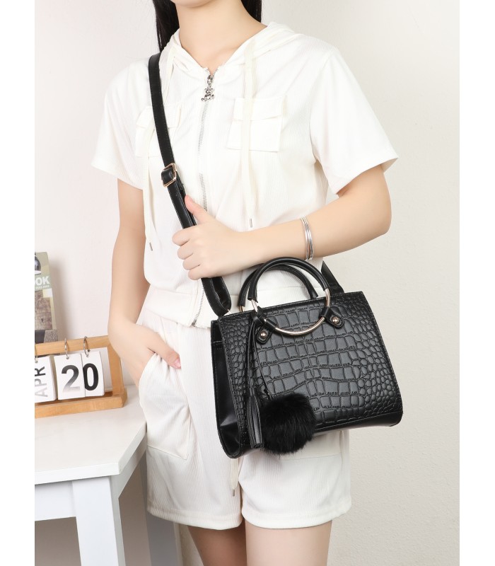 T11513 - Bolso bandolera con asas de metal redondas y borla a juego