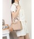 T11513 - Bolso bandolera con asas de metal redondas y borla a juego