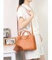 T11513 - Bolso bandolera con asas de metal redondas y borla a juego