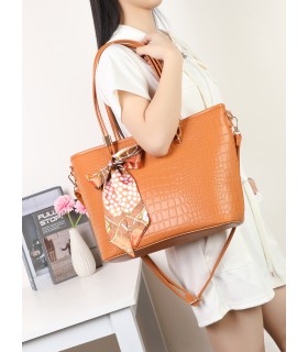 T11889 - Bolso de hombro amplio con pañuelo y textura cuarteada