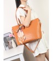 T11889 - Bolso de hombro amplio con pañuelo y textura cuarteada