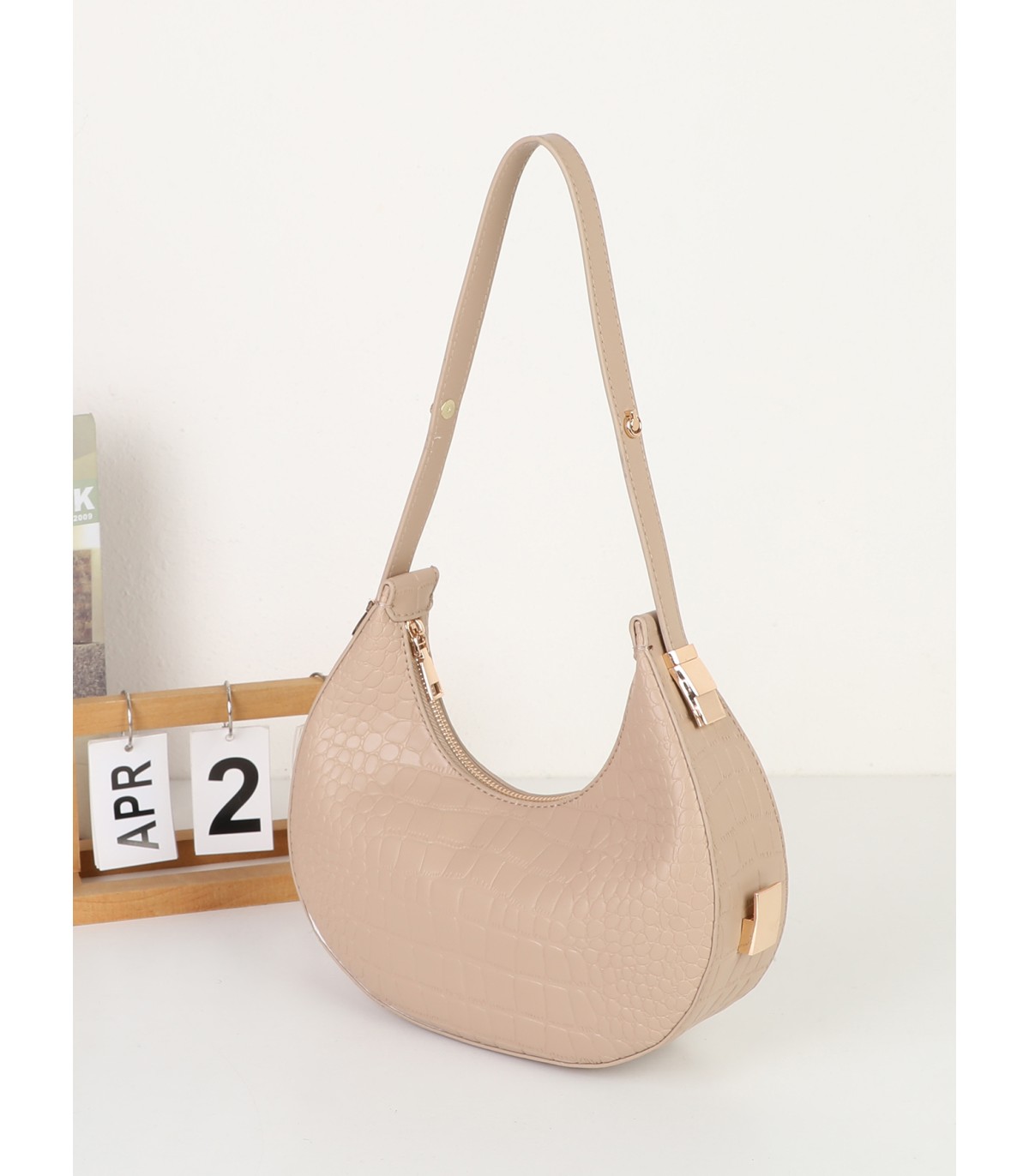 T11918- Bolso medialuna con bandolera ajustable