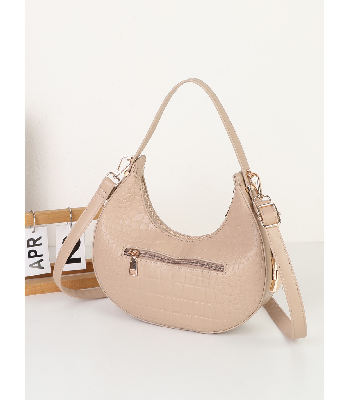 T11918- Bolso medialuna con bandolera ajustable