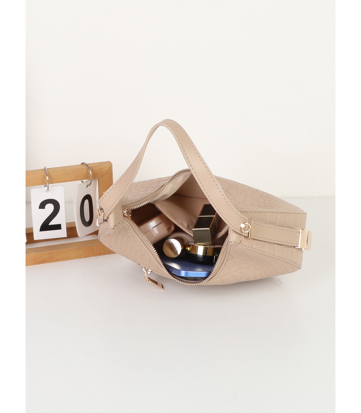T11918- Bolso medialuna con bandolera ajustable