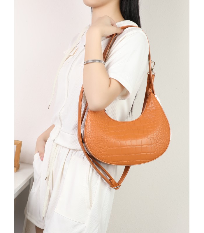 T11918- Bolso medialuna con bandolera ajustable