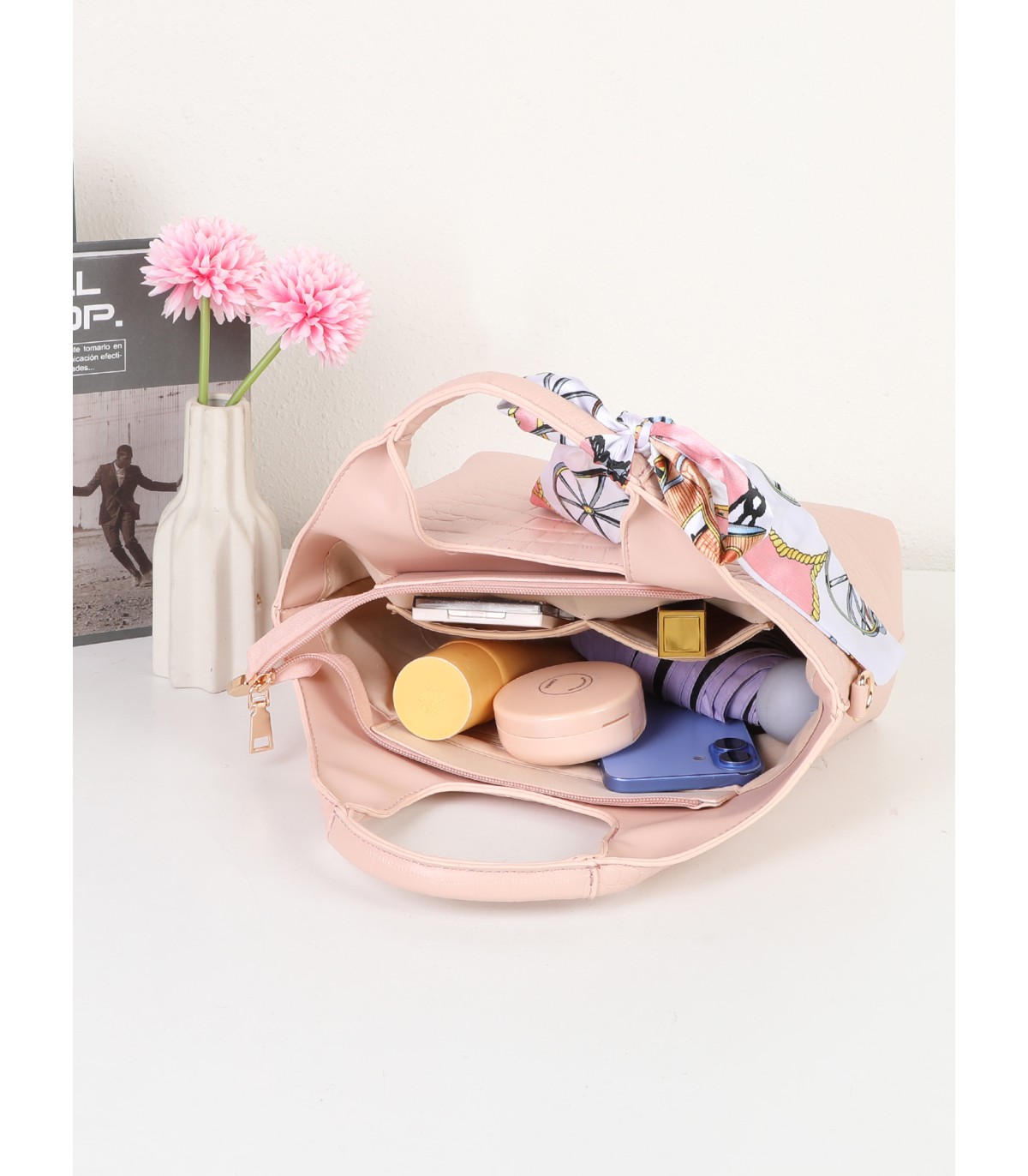 T11922-Bolso de Mano con Grabado coco y Pañuelo Decorativo