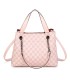 T11924-Bolso tipo tote elegante con monograma clásico y detalles modernos de cadenas