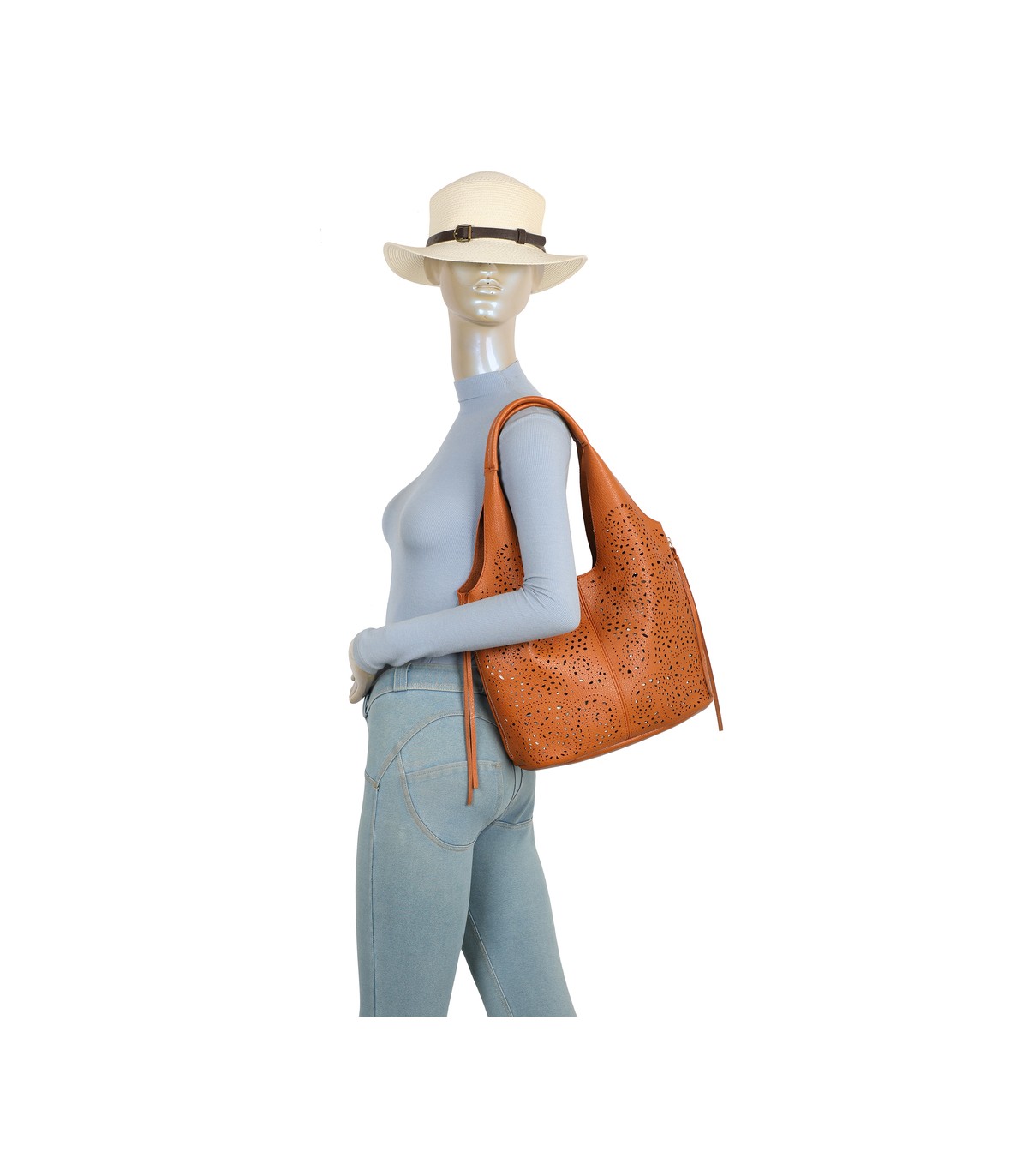 T11928-Bolso tipo Hobo o de hombro, caracterizado por un diseño artístico con calados