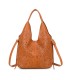 T11928-Bolso tipo Hobo o de hombro, caracterizado por un diseño artístico con calados