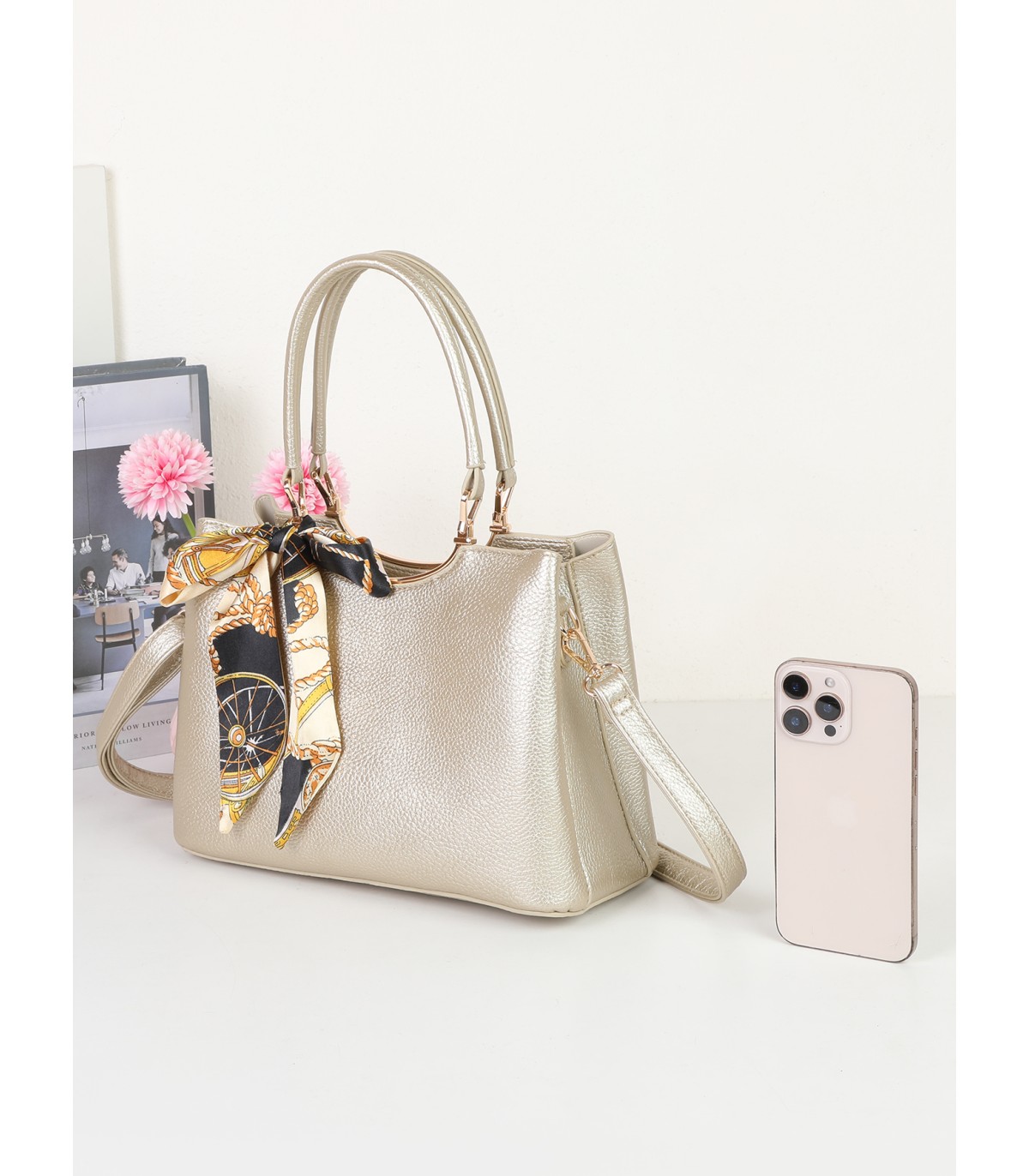 T11939-Bolso Satchel con Pañuelo Decorativo