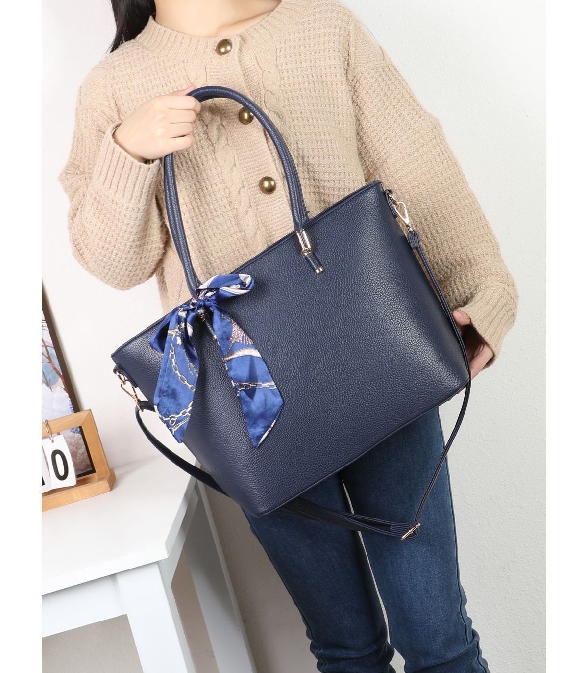 T11943-Bolso Tote Clásico con Pañuelo