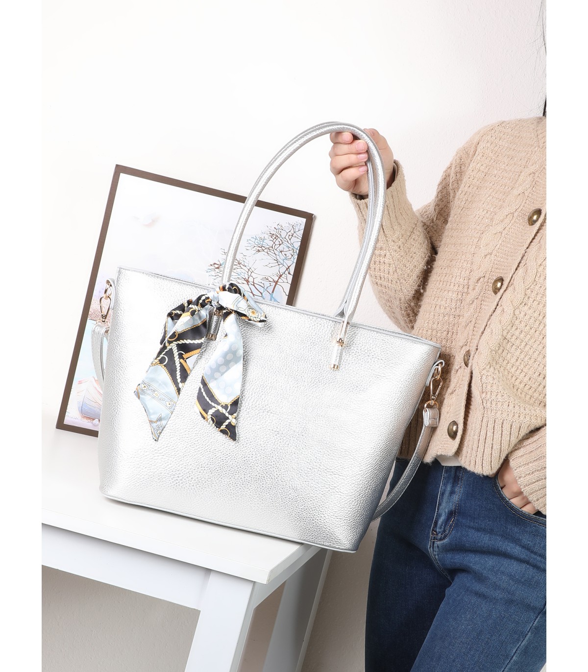 T11943-Bolso Tote Clásico con Pañuelo